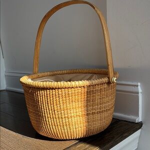 Nantucket Lightship basket, large, 12.5”diameter, cotton lining/cinch closure